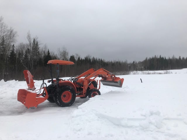 A plow clearing the 3 green.